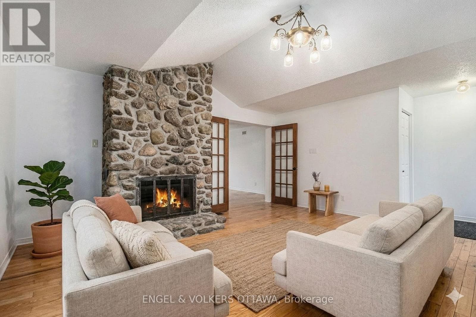 4751 PEARL ROAD photo 5