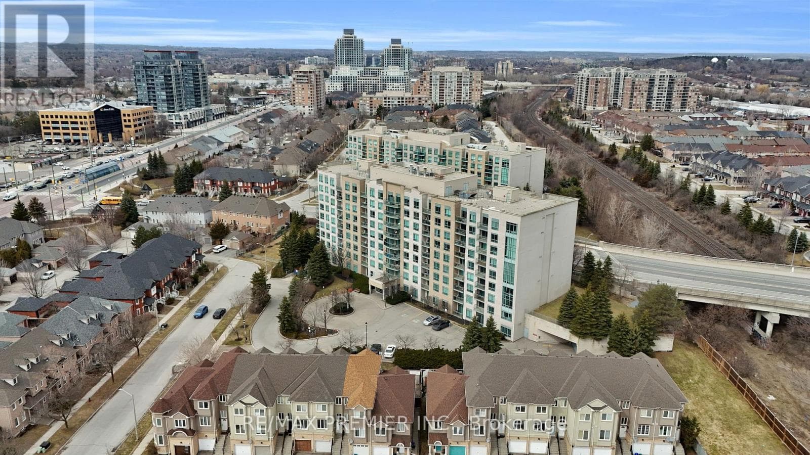 220 - 51 BAFFIN COURT photo 2