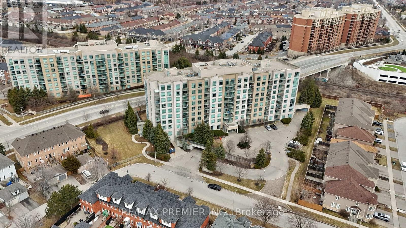 220 - 51 BAFFIN COURT photo 5