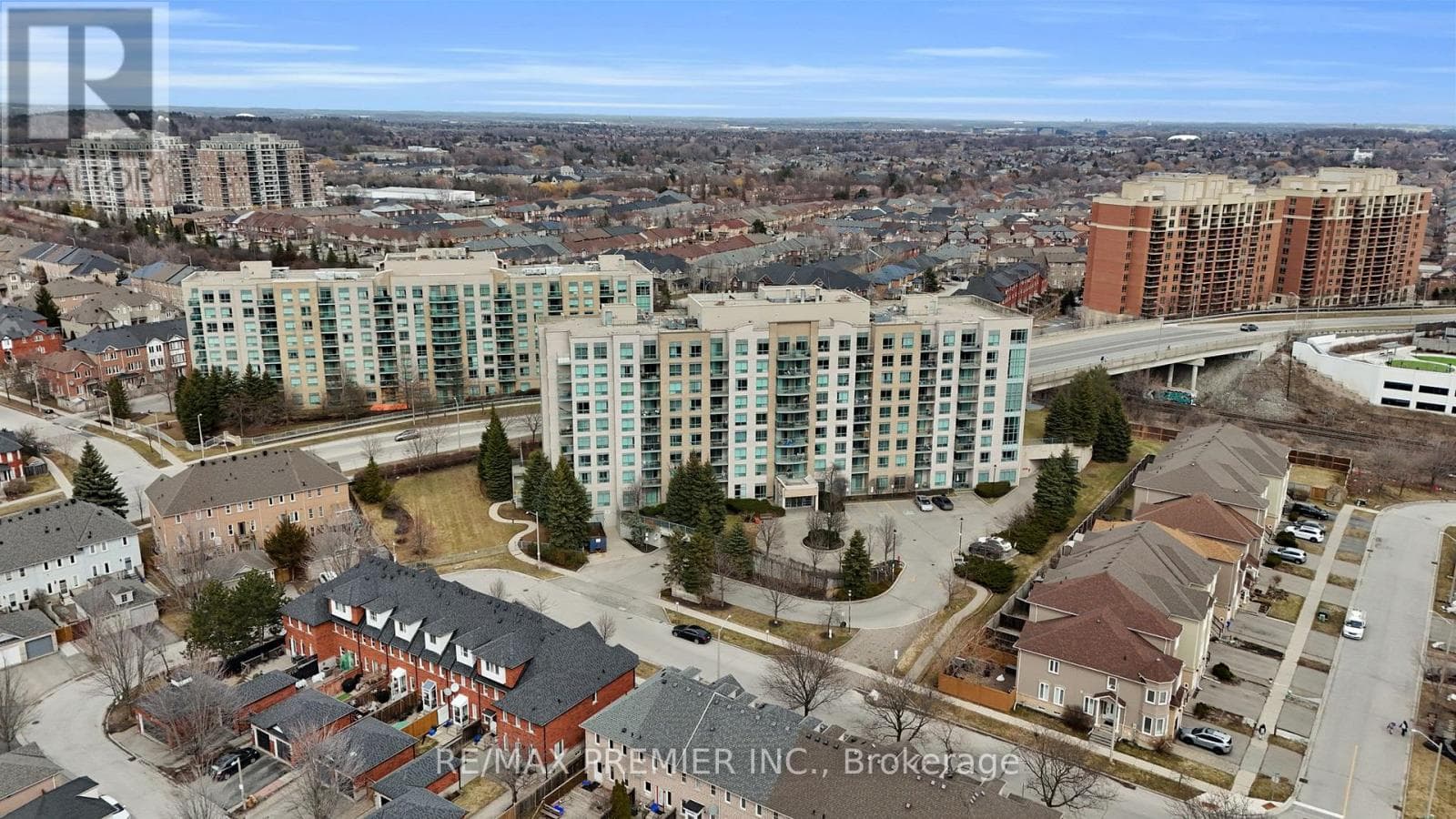 220 - 51 BAFFIN COURT photo 3