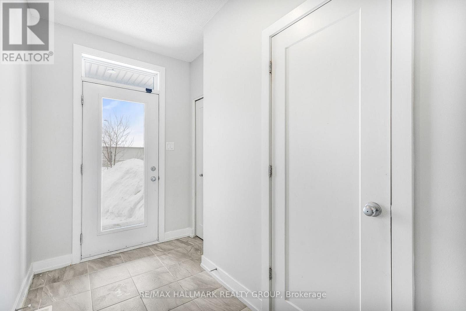 877 PLATINUM STREET photo 5