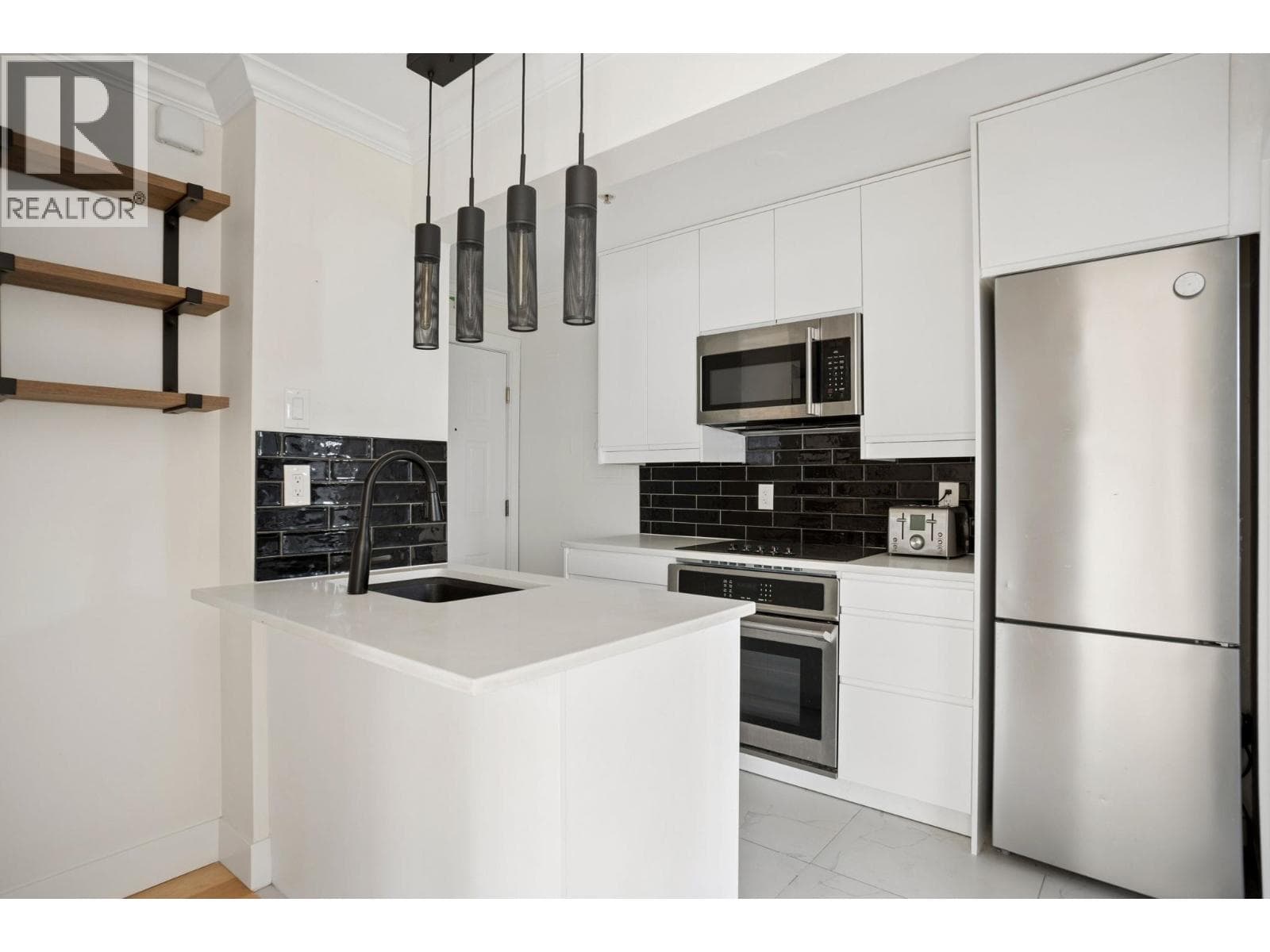 213 1940 BARCLAY STREET photo 2
