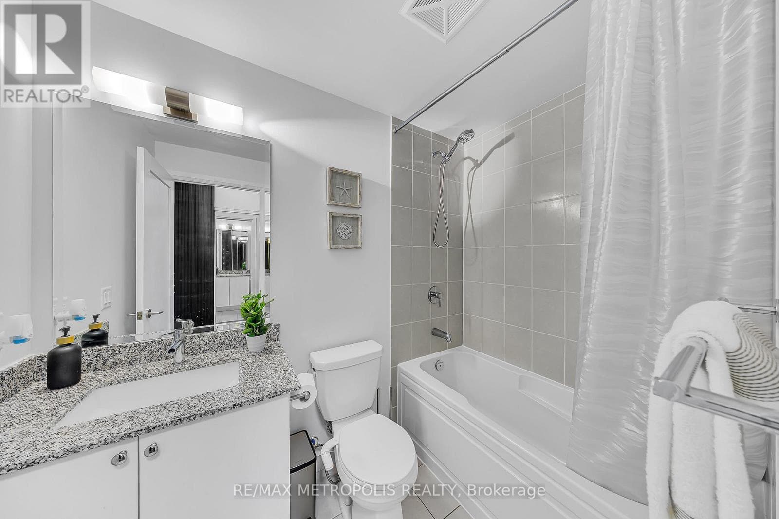 1310 - 3220 SHEPPARD AVENUE E photo 5