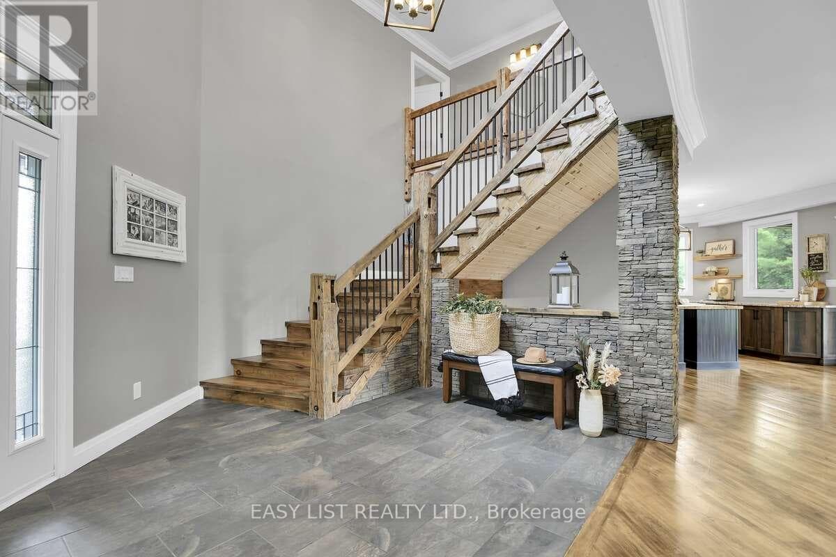 2882 B LINE ROAD photo 4