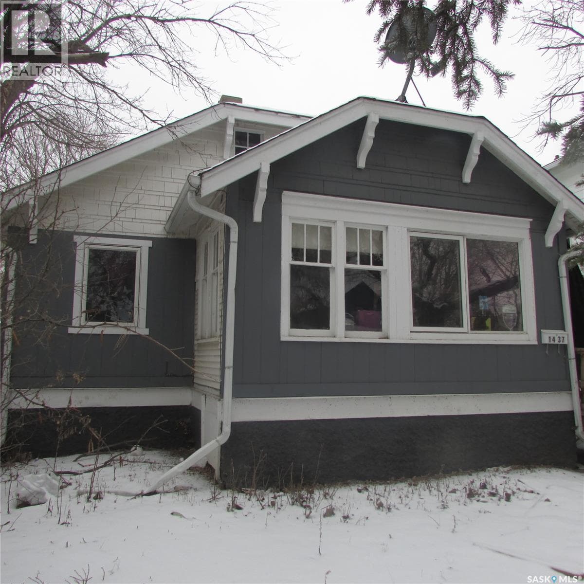 1437 Elphinstone STREET