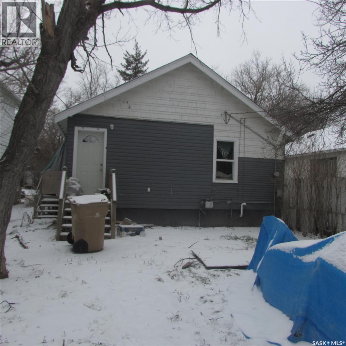 1437 Elphinstone STREET — photo 3
