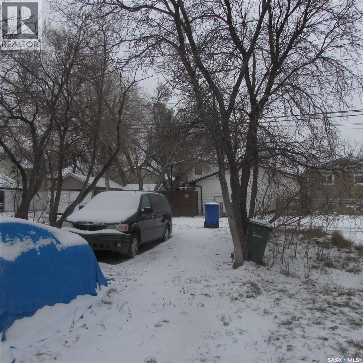1437 Elphinstone STREET — photo 4