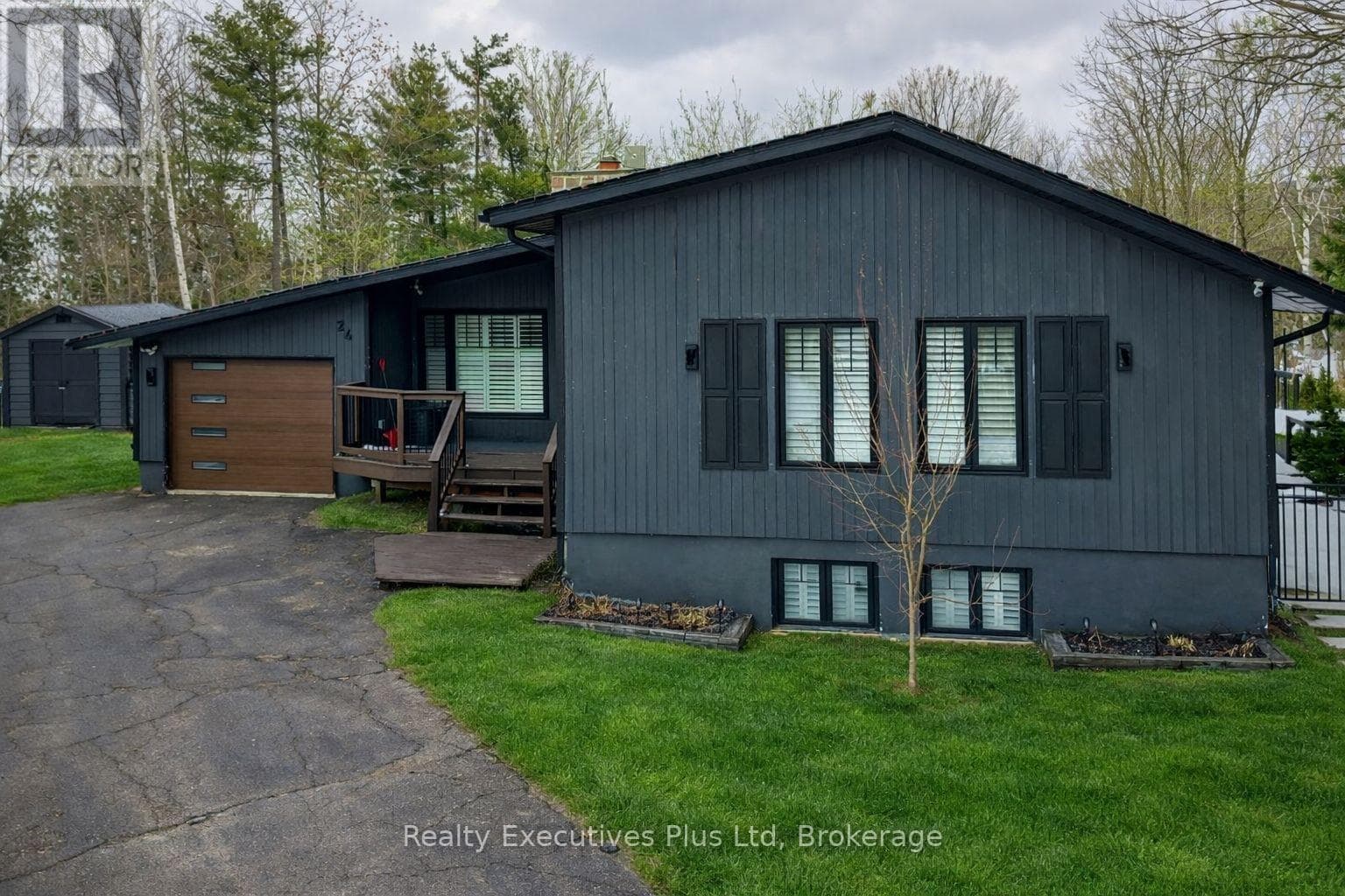24 BIRCH GROVE DRIVE photo 2