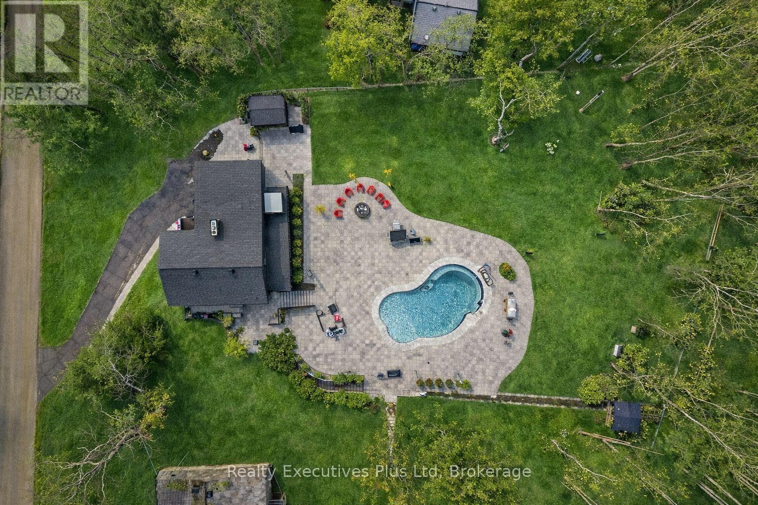 24 BIRCH GROVE DRIVE photo 4