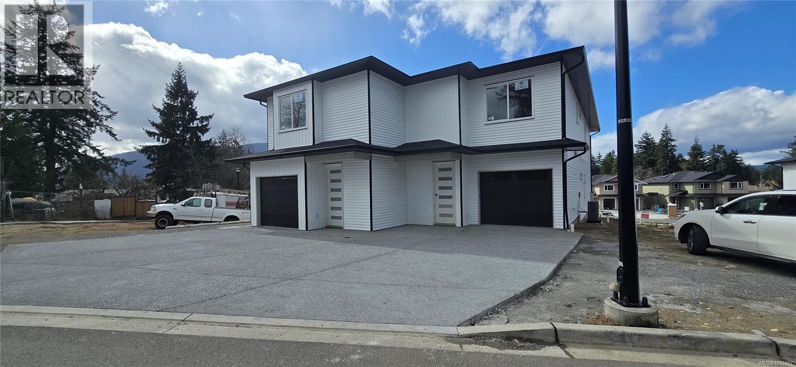 3 bed 3 bath single family at 22 Leam Rd — $725,000