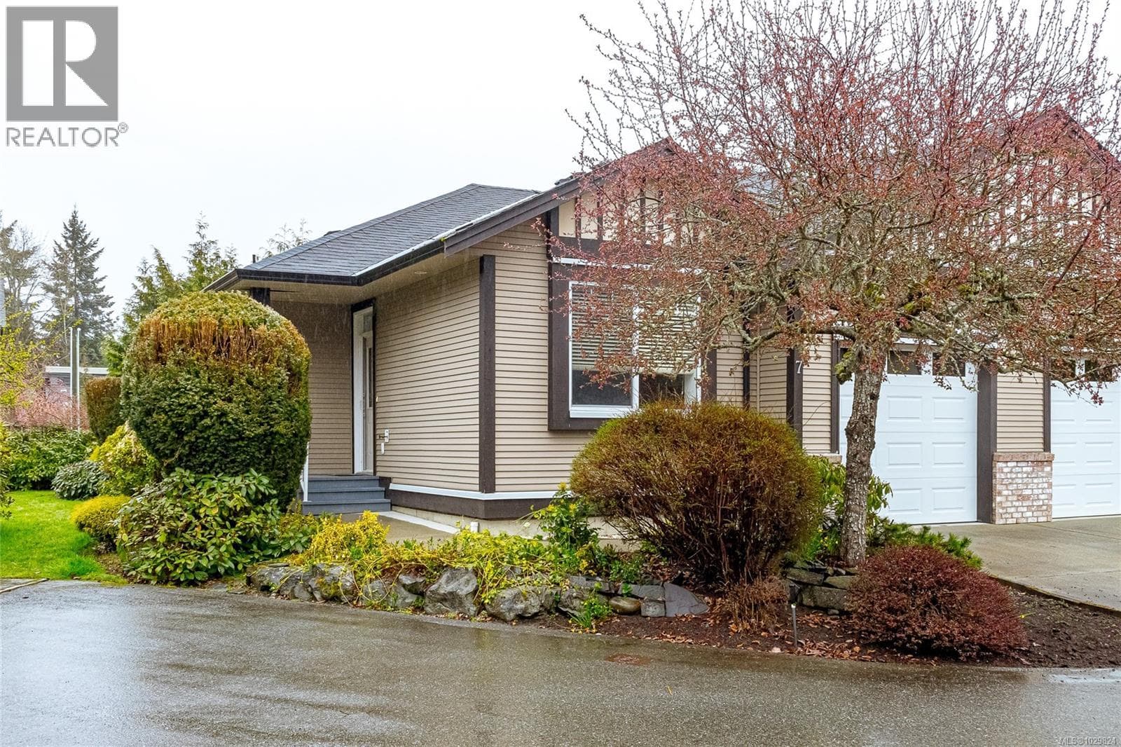 2 bed 2 bath single family at 7 3110 Cook St — $599,000