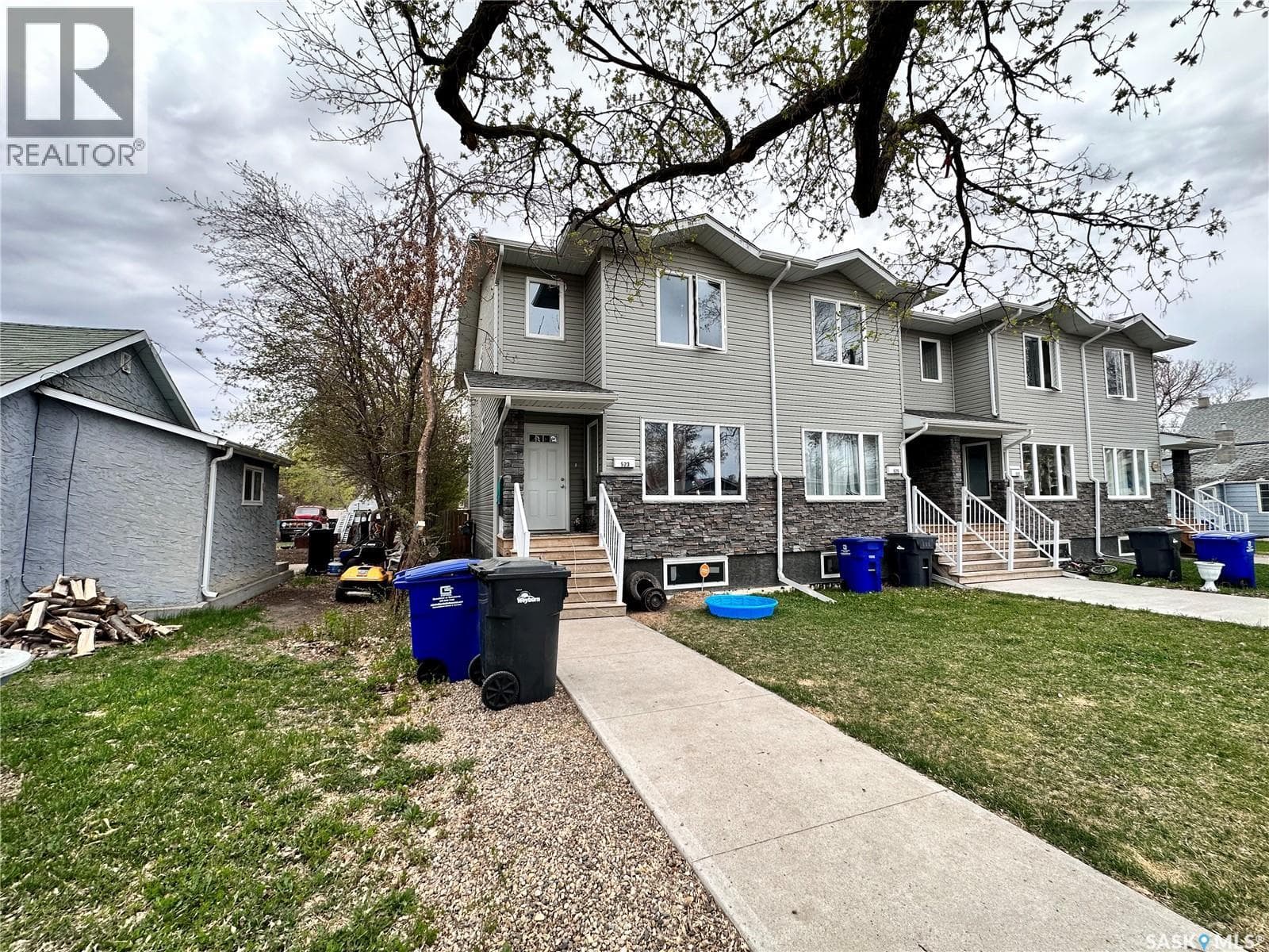 527 Alexandra STREET — photo 2