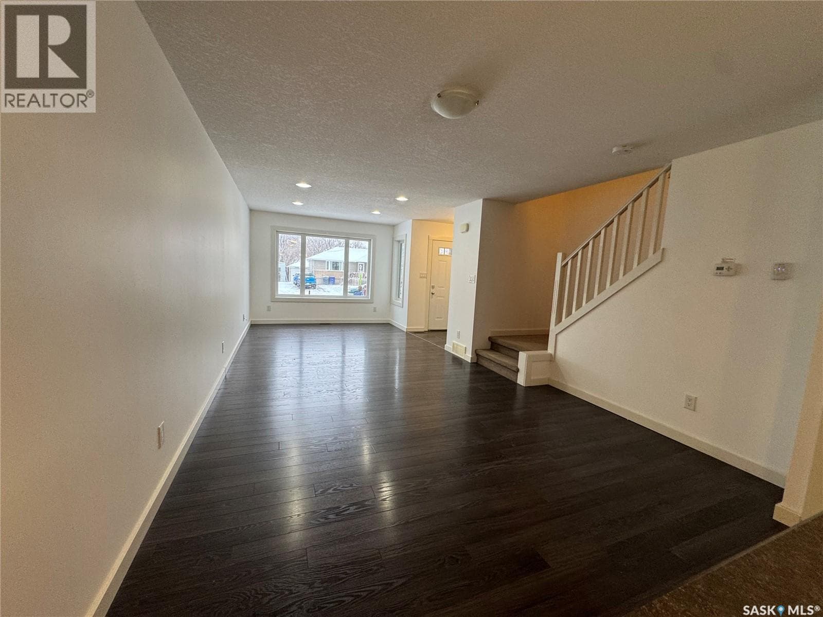 527 Alexandra STREET — photo 4
