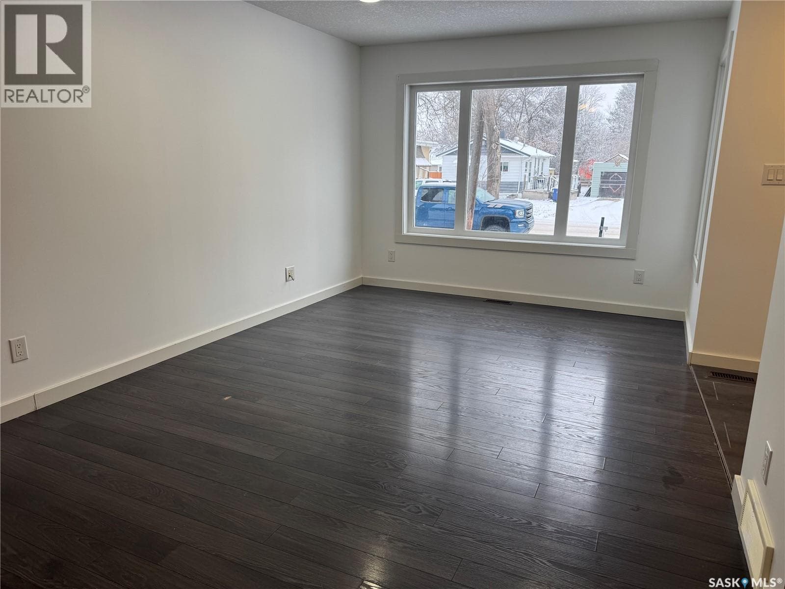 527 Alexandra STREET — photo 5