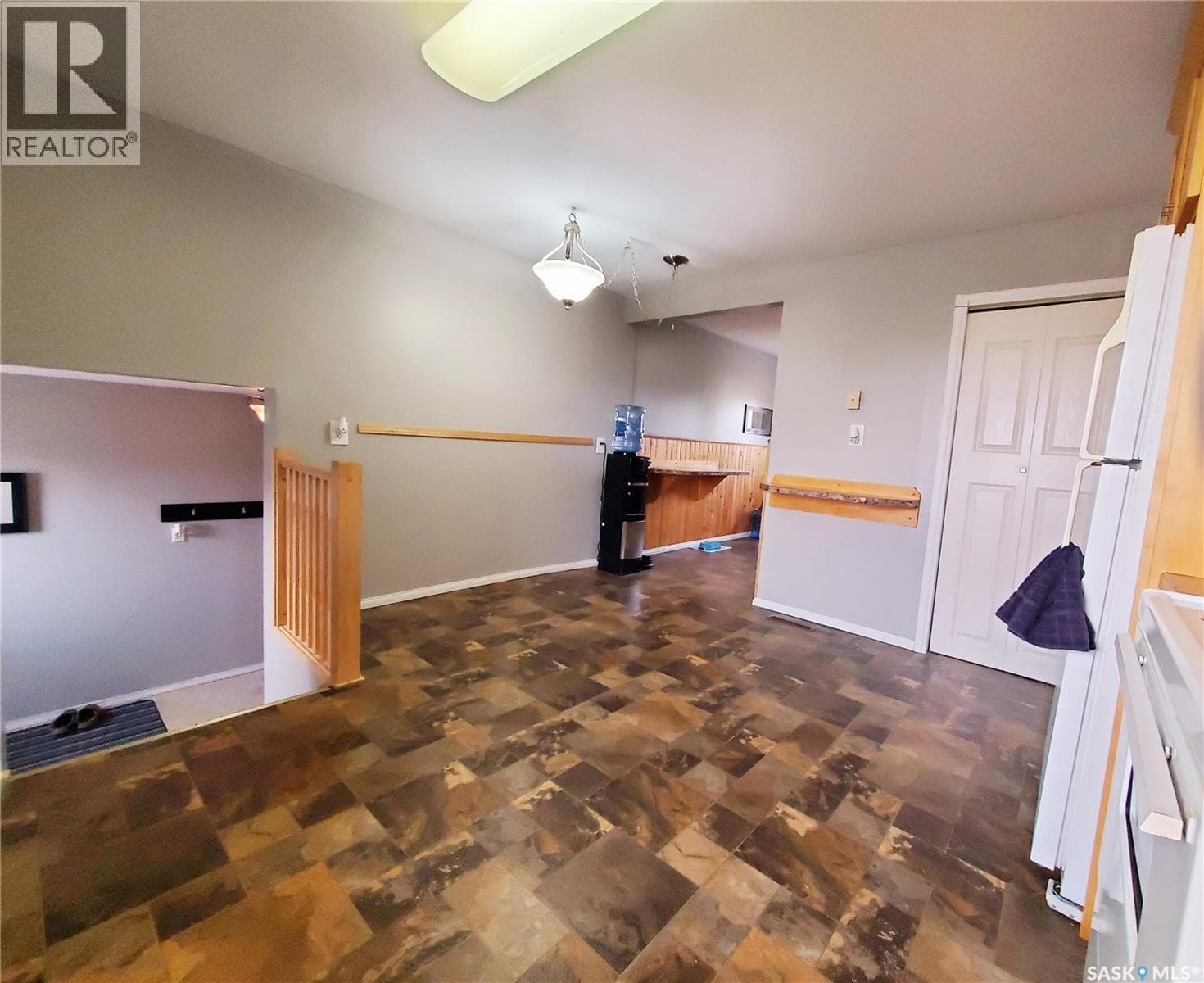 102 Railway AVENUE E — photo 5