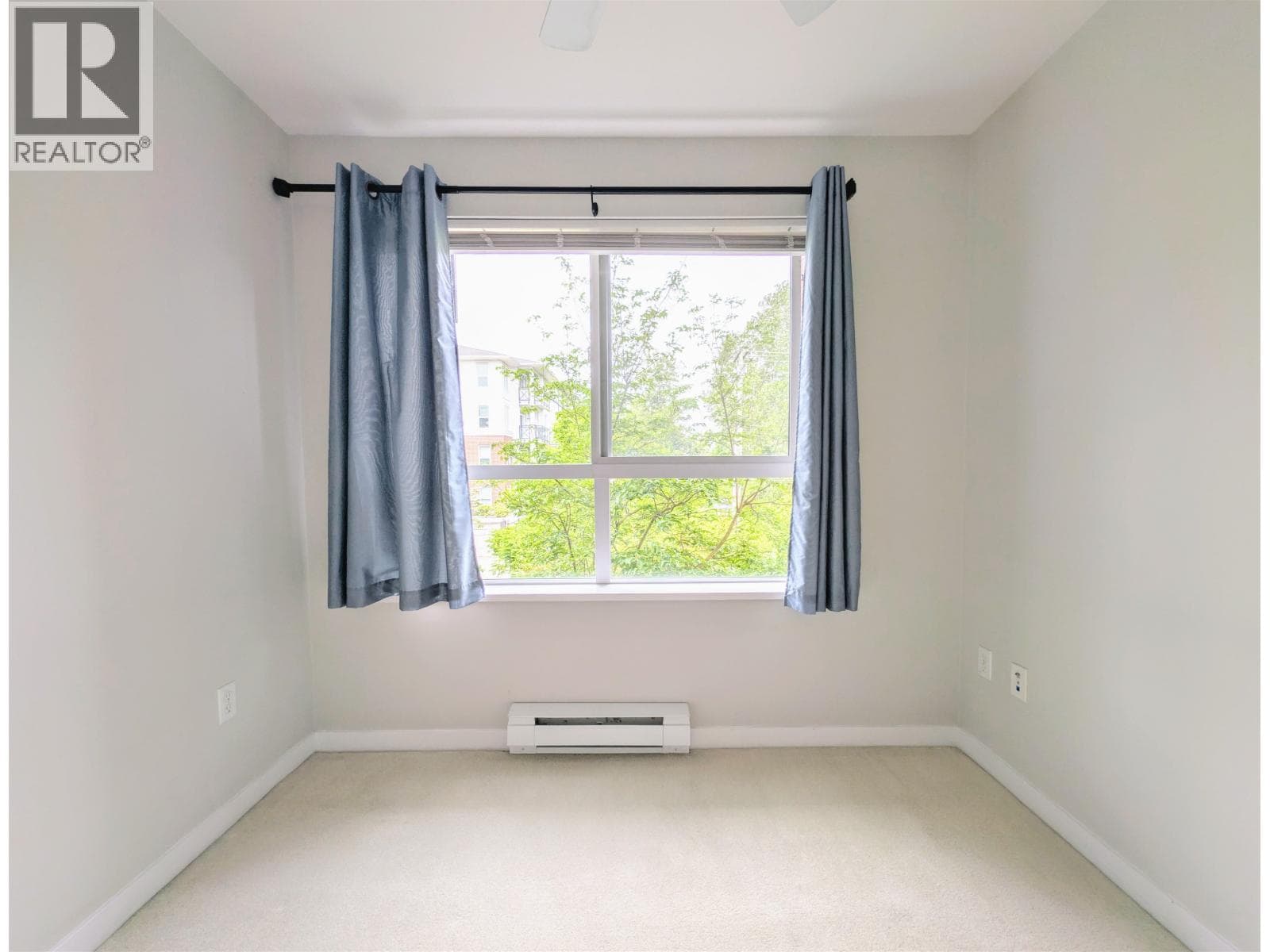 235 9500 ODLIN ROAD photo 2