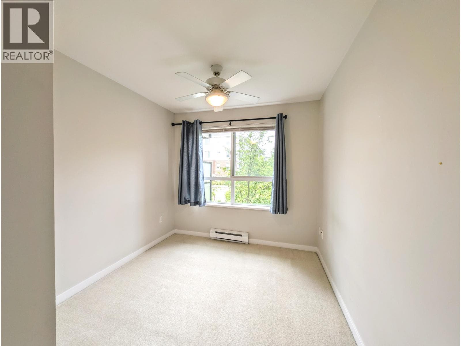 235 9500 ODLIN ROAD photo 3