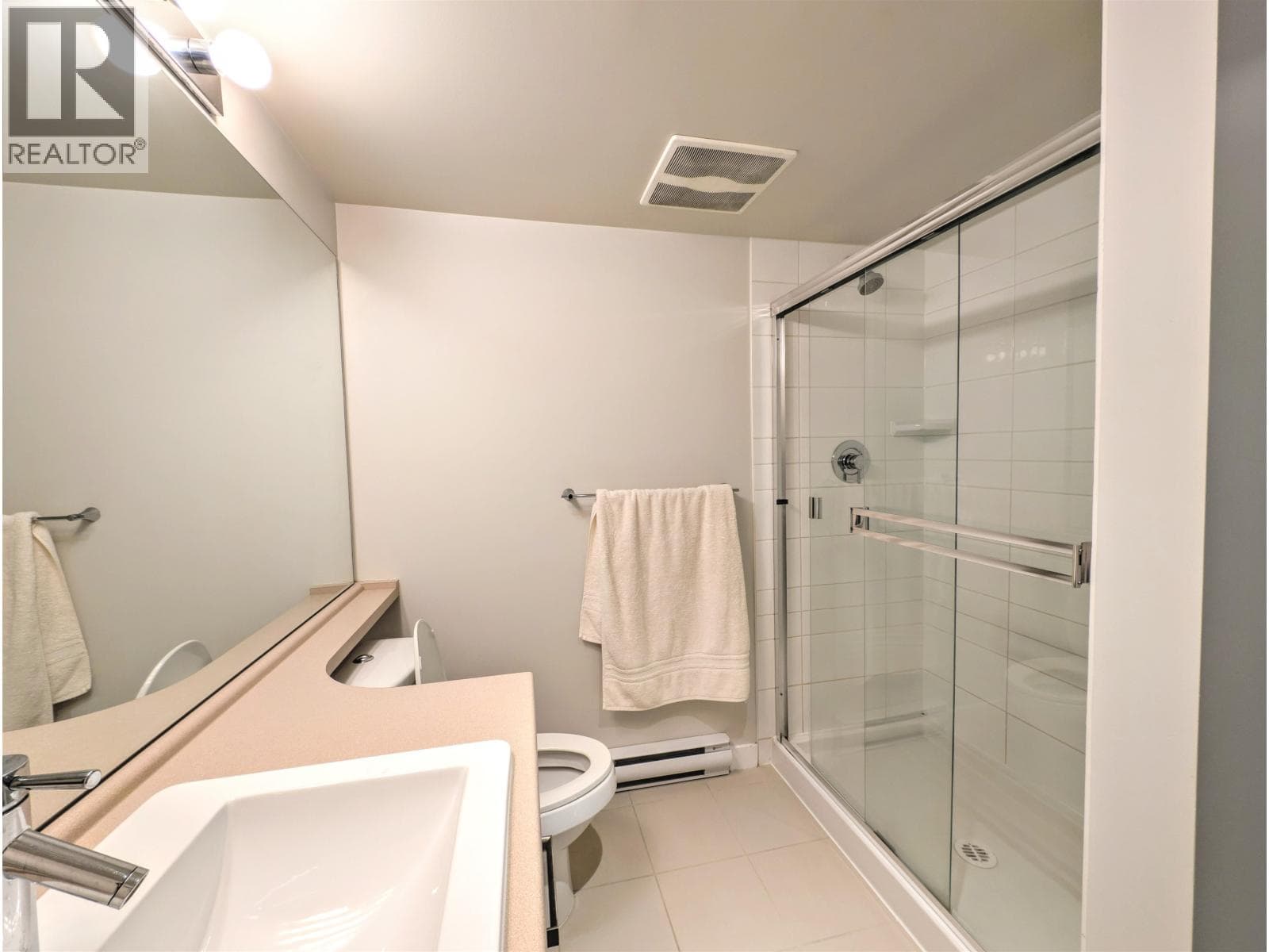 235 9500 ODLIN ROAD photo 4