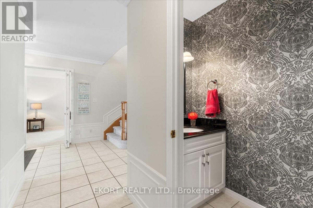 9 HURON LANE photo 5
