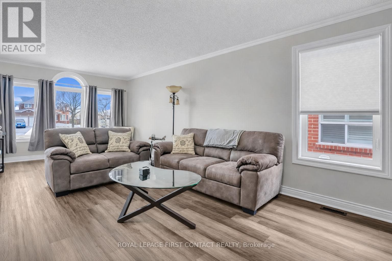 340 LIVINGSTONE STREET W photo 5