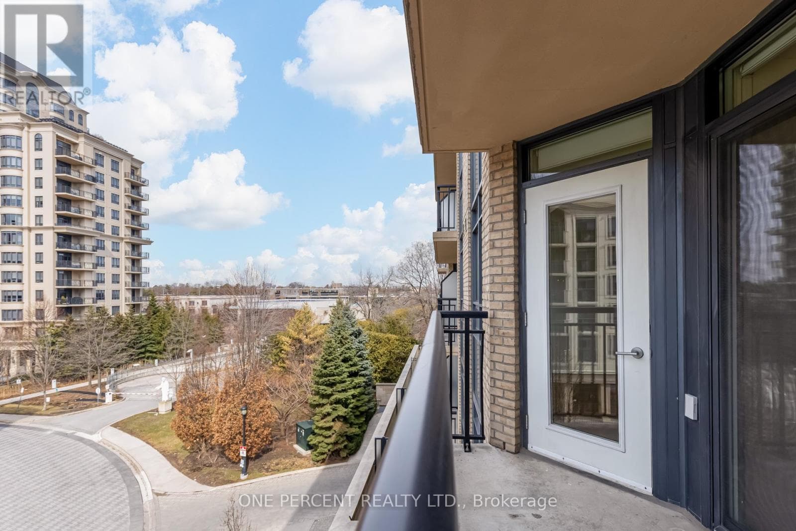 410 - 676 SHEPPARD AVENUE E photo 2