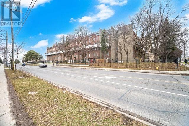 255 - 10 EDDYSTONE AVENUE photo 2