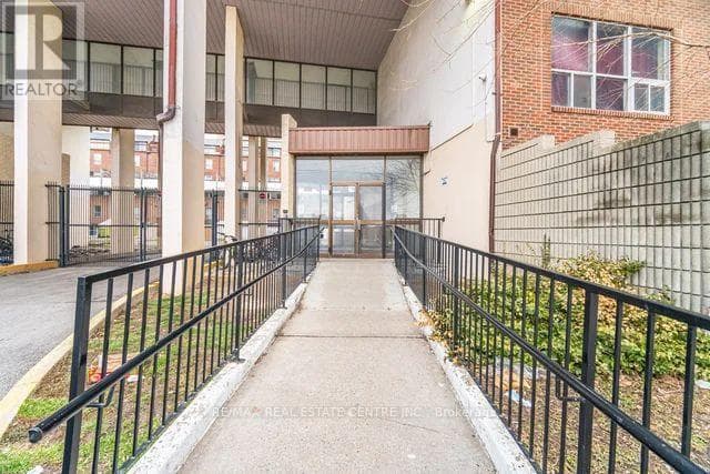 255 - 10 EDDYSTONE AVENUE photo 4