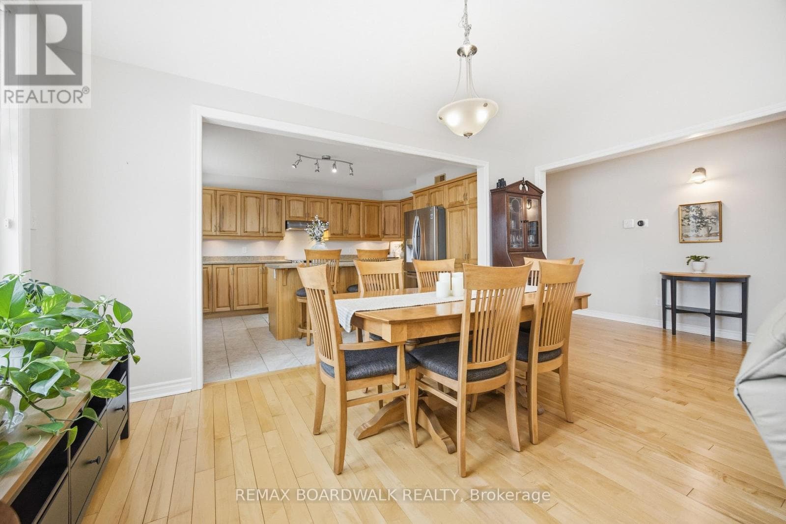 1662 RICHMOND ROAD photo 4