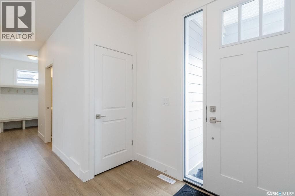 150 Mazurek CRESCENT — photo 2