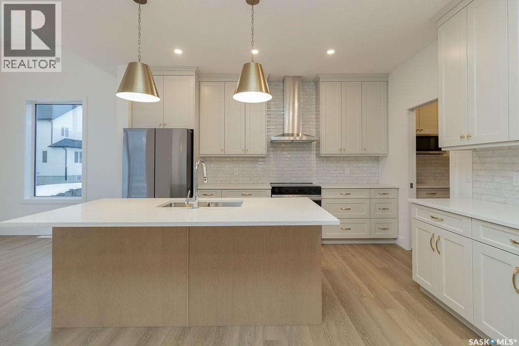 150 Mazurek CRESCENT — photo 4