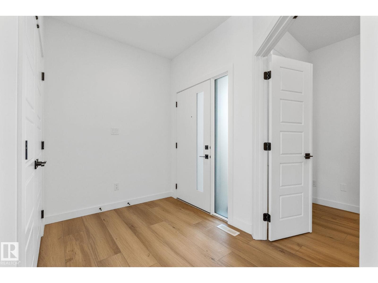 9615 89A ST photo 4