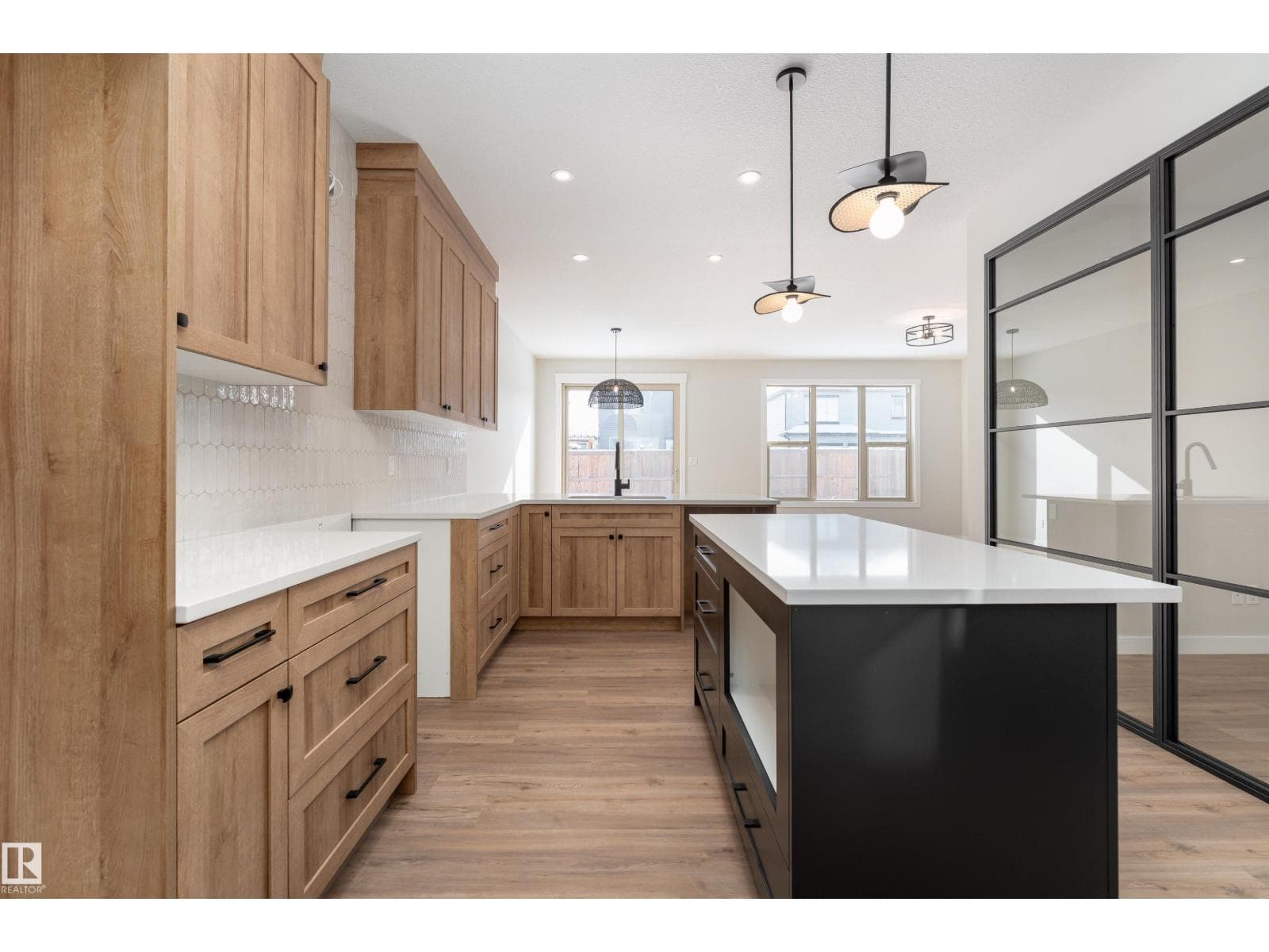 10 GABLE CM
