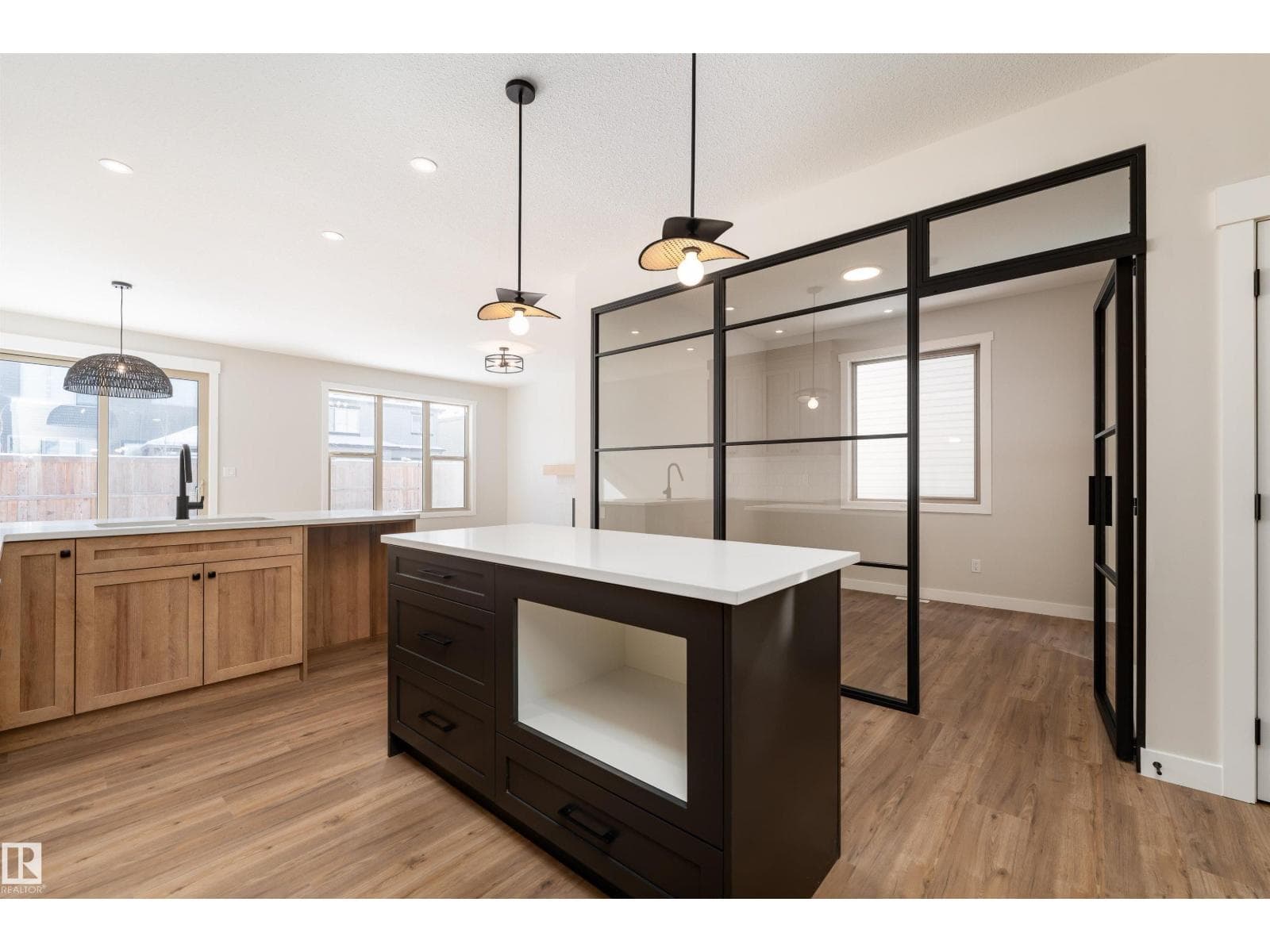 10 GABLE CM — photo 3