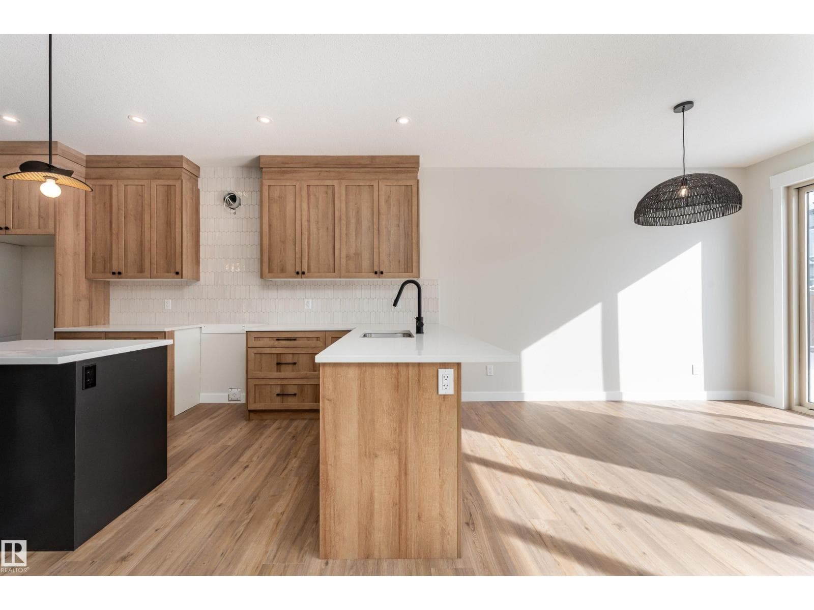 10 GABLE CM — photo 5