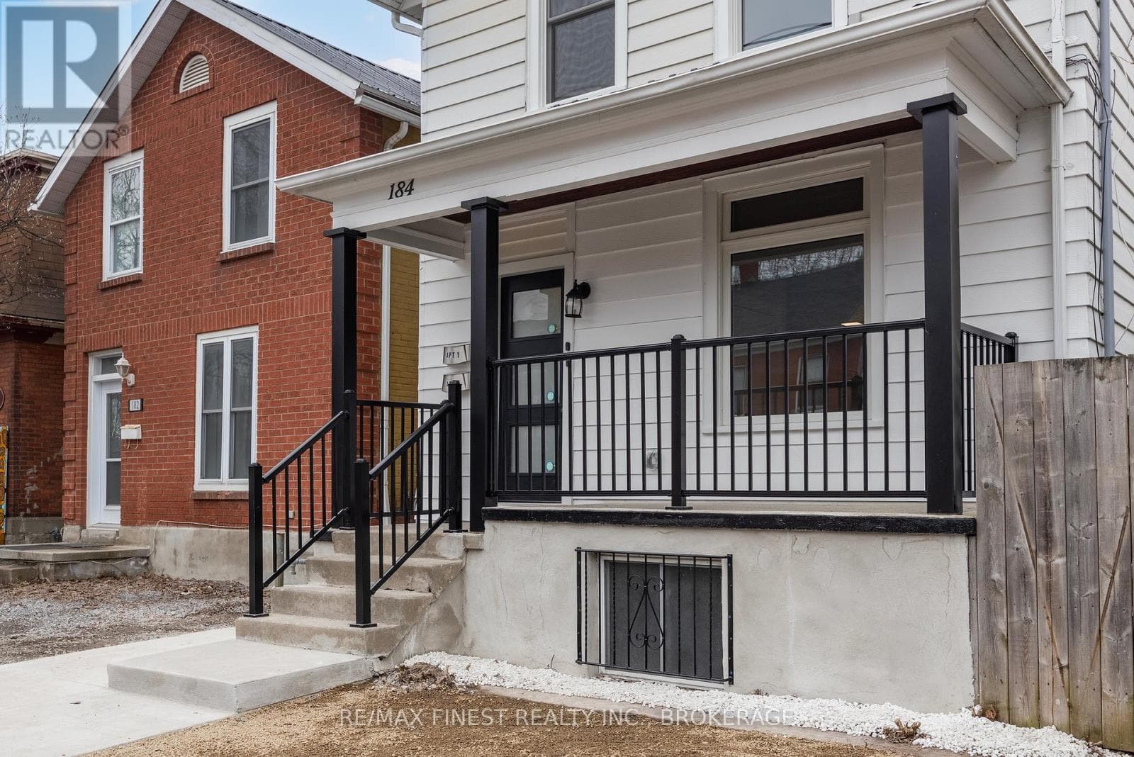 184 MONTREAL STREET photo 2