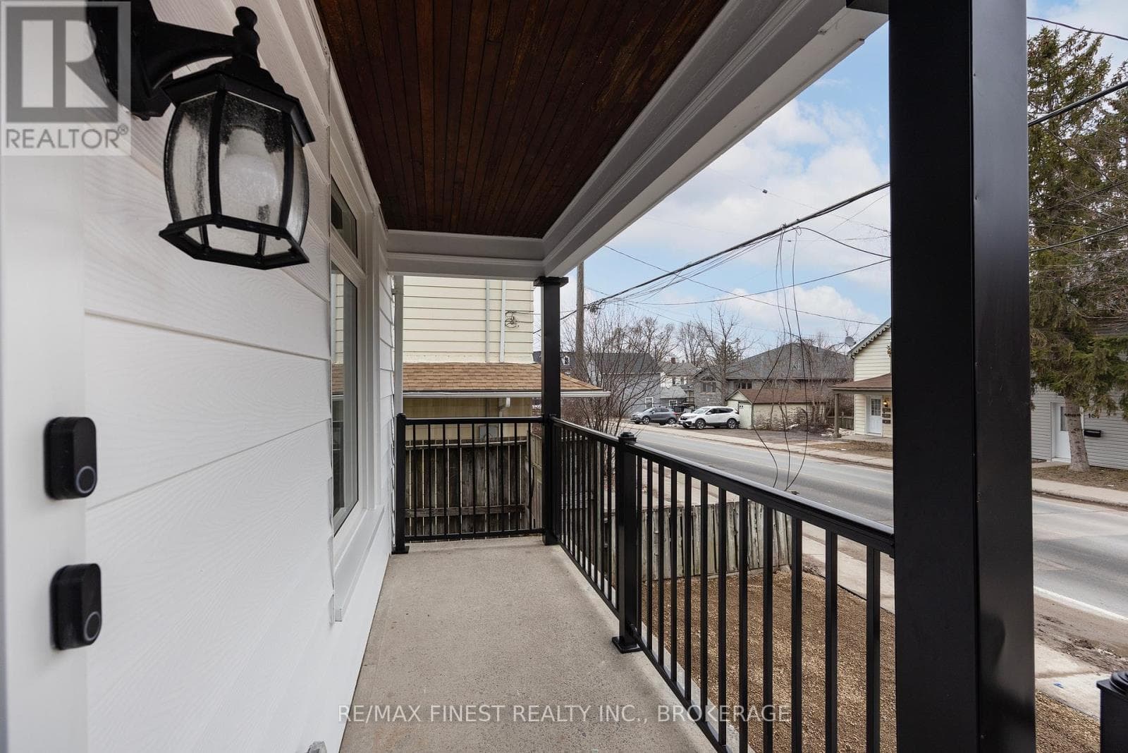 184 MONTREAL STREET photo 3
