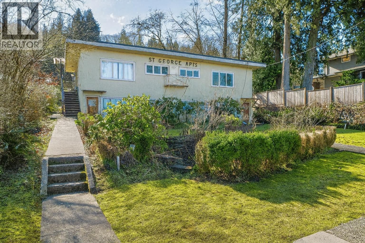 2217 ST GEORGE STREET photo 3