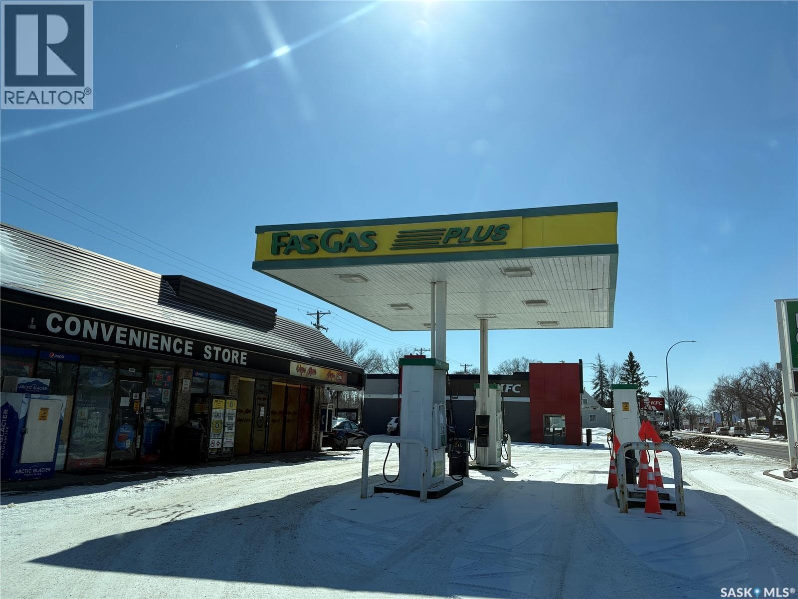 1604 Idylwyld DRIVE N — photo 3
