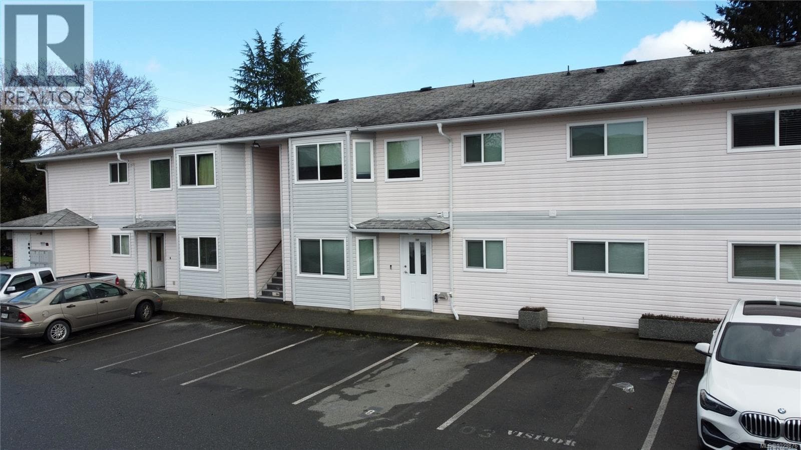 103 2425 Lewis St photo 2