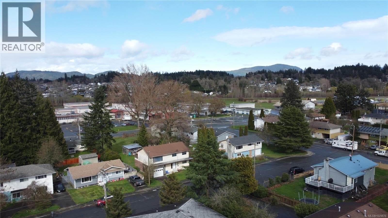 103 2425 Lewis St photo 4