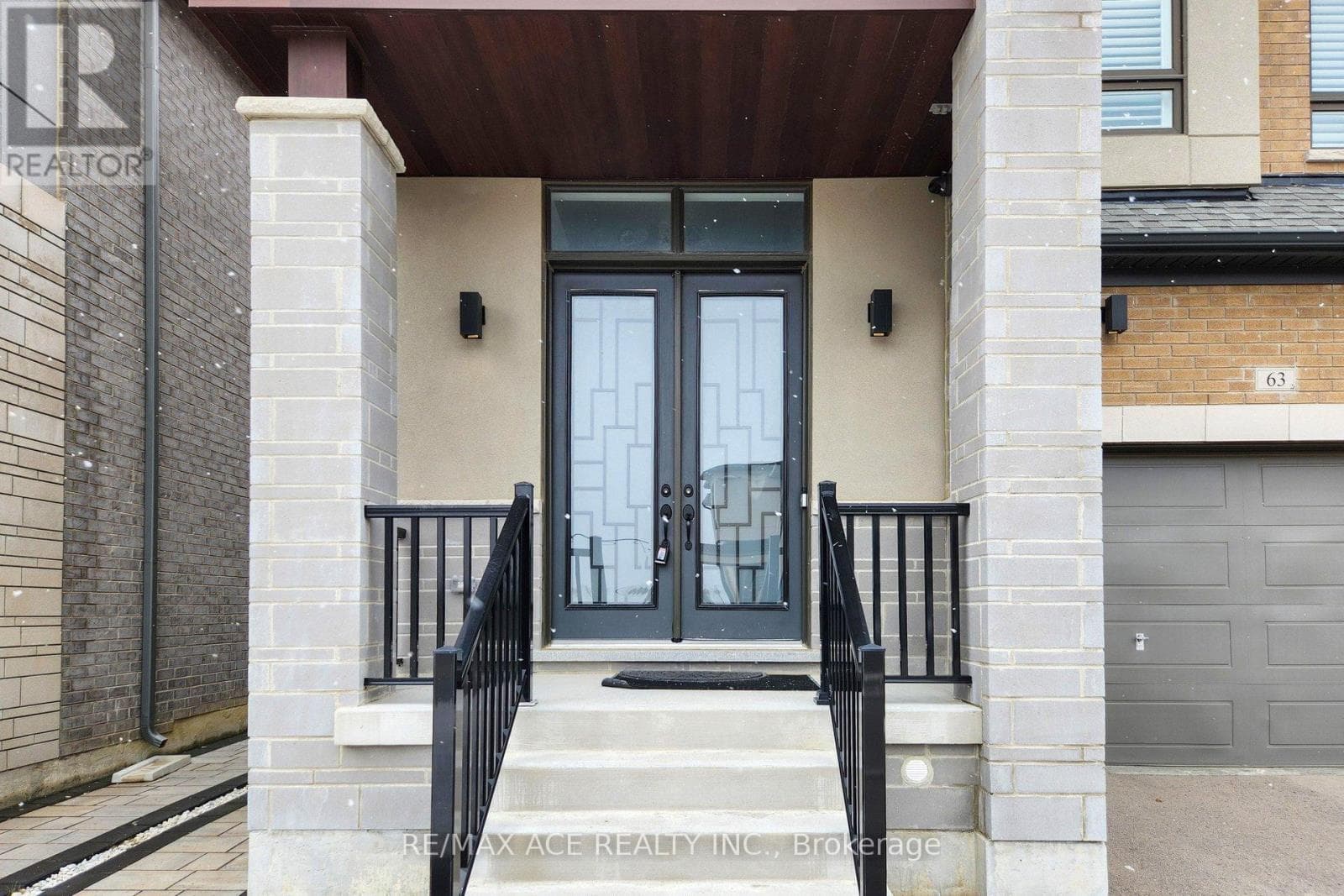 63 SUTTONRAIL WAY photo 3