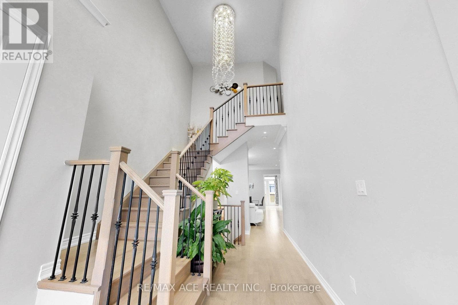 63 SUTTONRAIL WAY photo 5