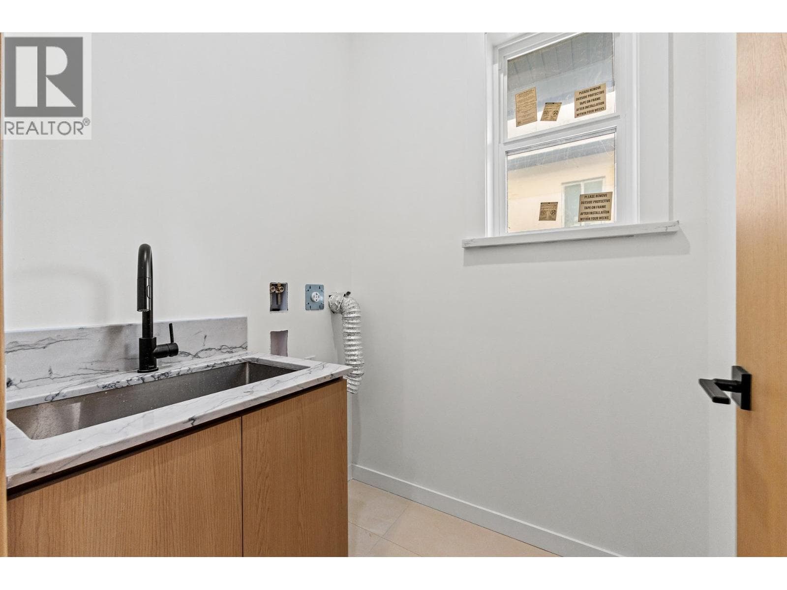 3 5091 BUXTON STREET photo 5