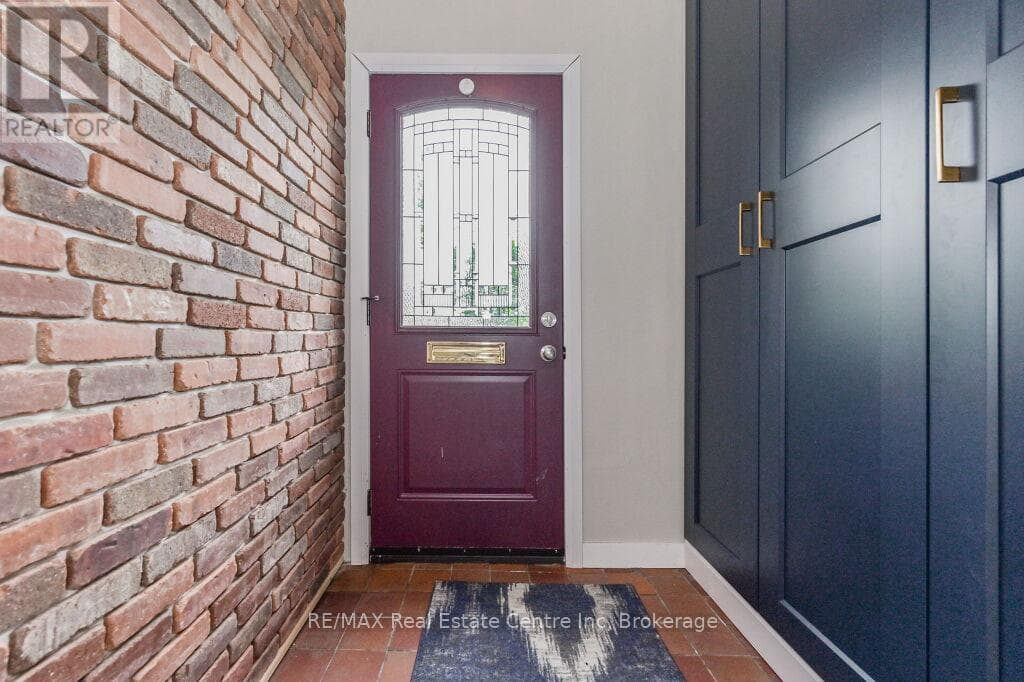 180 UNION STREET W photo 4