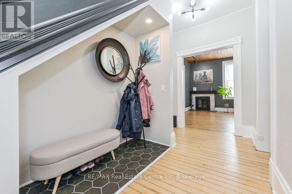 180 UNION STREET W photo 5