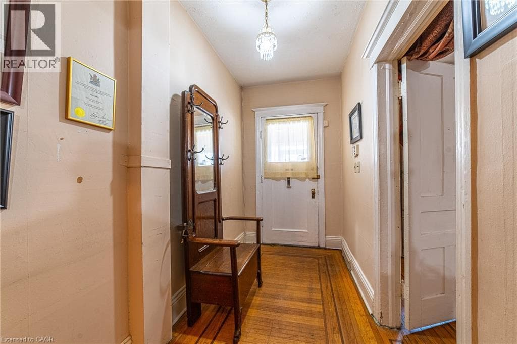 35 SHERMAN Avenue N photo 4