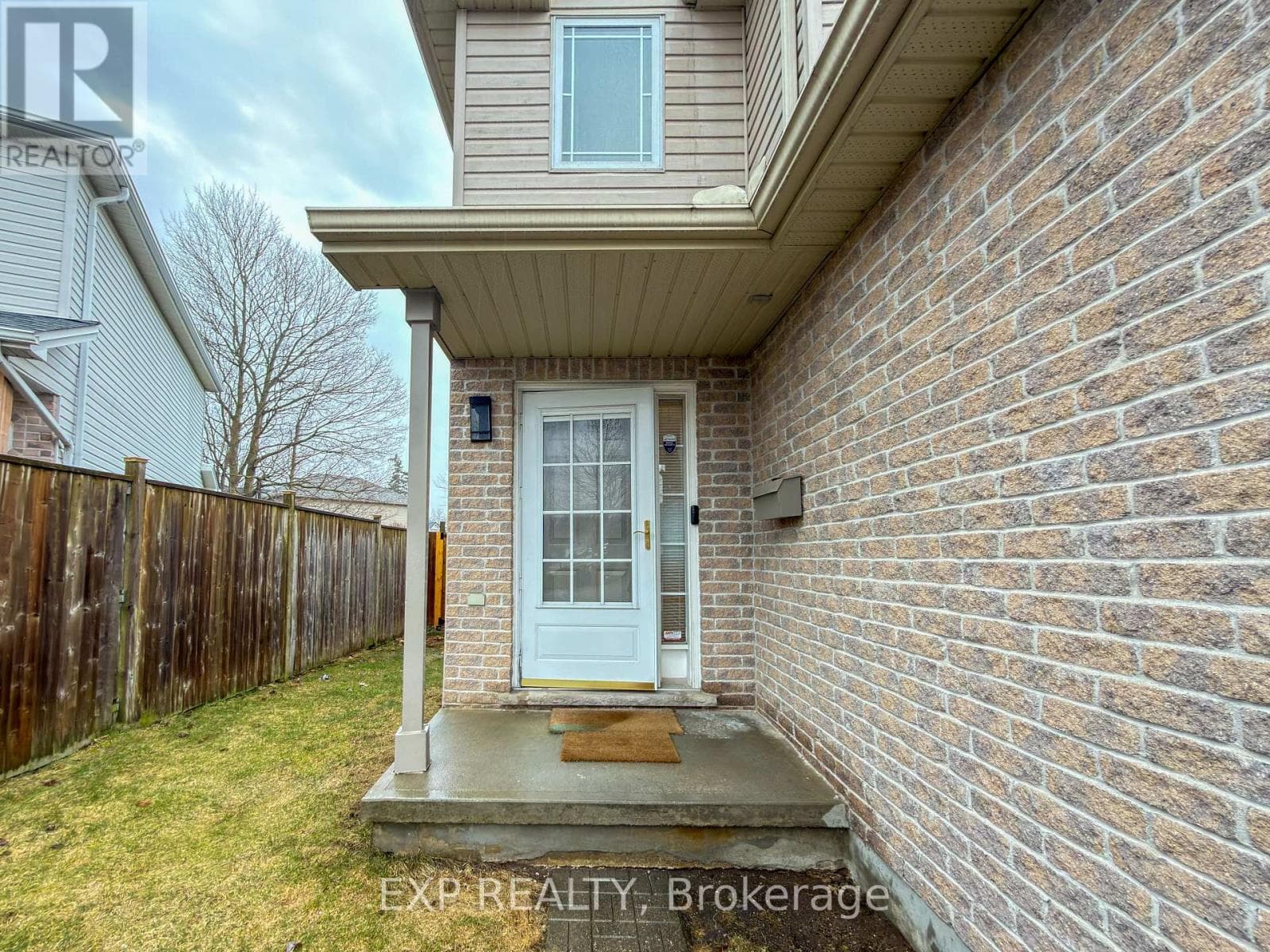 1360 ASPENRIDGE CRESCENT photo 2