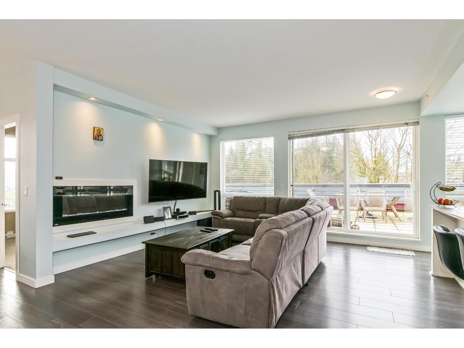 411 2242 WHATCOM ROAD photo 4