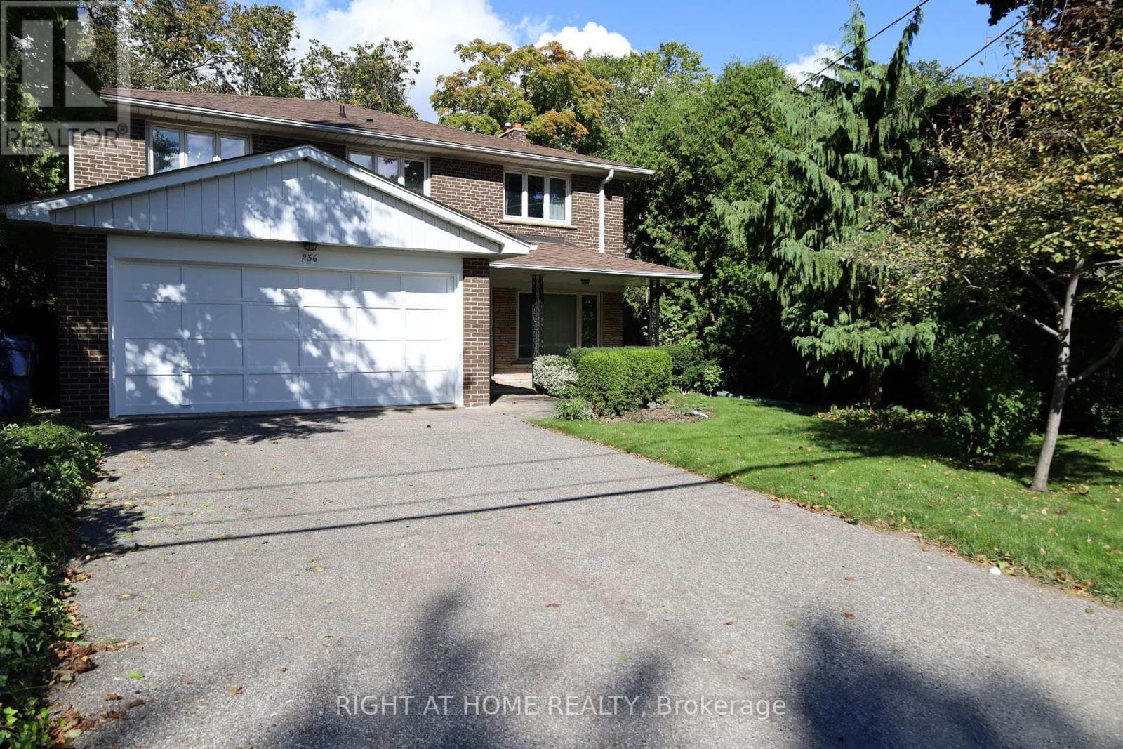 236 YORK MILLS ROAD photo 2