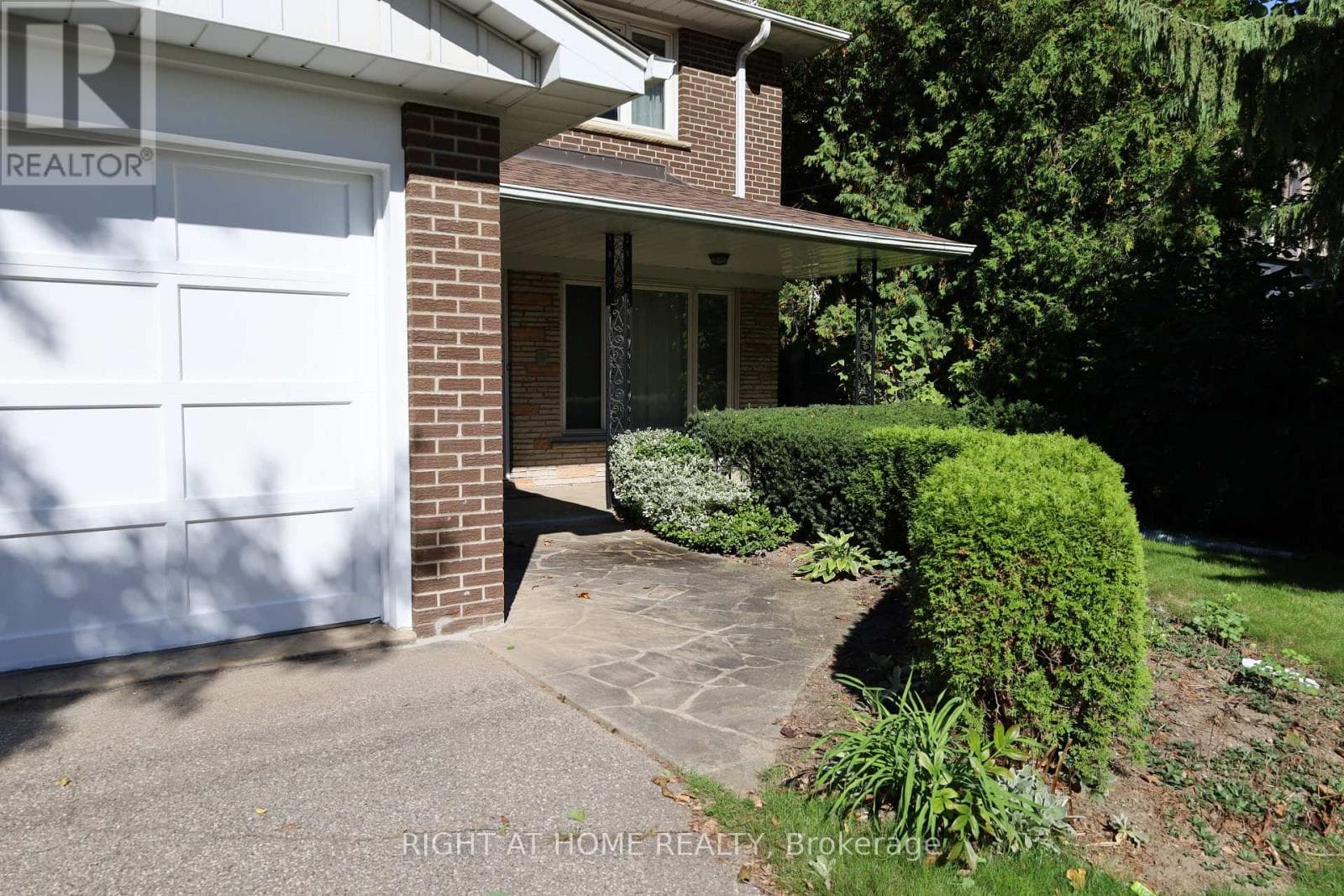 236 YORK MILLS ROAD photo 3